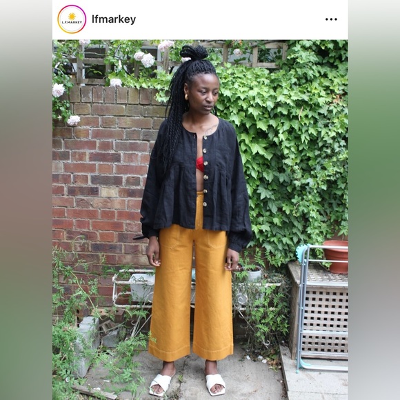 L.F. Markey “Kenny” box top in black, 100% linen, OS - Picture 2 of 9